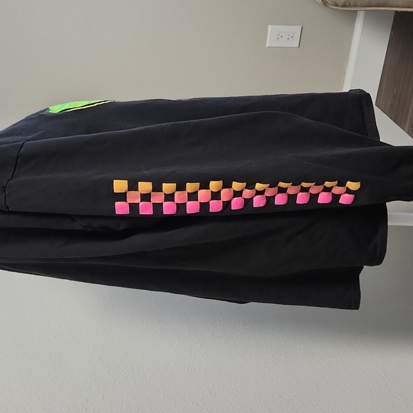 Disney Surfer Mickey Mouse Tshirt - Picture 2 of 4